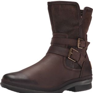Ugg Simmens Boots